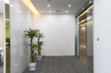 渝北 精信中心 400平+正对电梯口+带家具出租！
