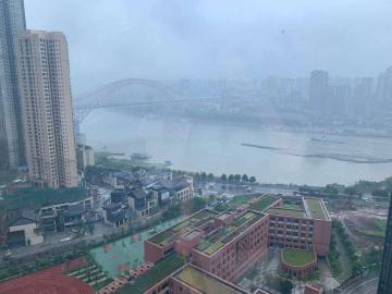 重庆CBD超好视野一线江景全落地窗